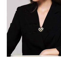 New Retro Heart-shaped Black And White Checkered Chest Flower Brooch