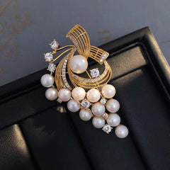 Exquisite And Fashionable Pearl Brooch