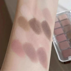 This 12-color eyeshadow palette features earth-toned shimmer and matte effects, perfect for everyday use and a must-have for beg