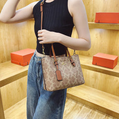 New trendy tote bag - versatile style handbag for carrying on the go or worn on the shoulder - versatile design