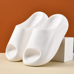 New Slippers Women Wear Sandals Couple Thick Bottom Step Shoes Lightweight and Versatile Trendy Slippers