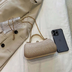 Evening party bags: This year, there is a trend for sophisticated and feminine women's bags. There are simple buttoned small bag
