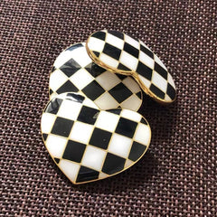 New Retro Heart-shaped Black And White Checkered Chest Flower Brooch