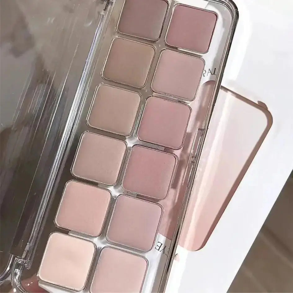 This 12-color eyeshadow palette features earth-toned shimmer and matte effects, perfect for everyday use and a must-have for beg
