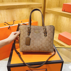 New trendy tote bag - versatile style handbag for carrying on the go or worn on the shoulder - versatile design