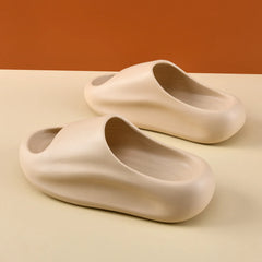 New Slippers Women Wear Sandals Couple Thick Bottom Step Shoes Lightweight and Versatile Trendy Slippers