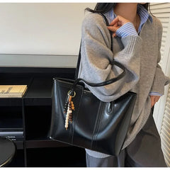 Classic Ladies Crossbody Bag In Premium Leather With Multiple Pockets And Secure Zipper Ideal For Travel And Shopping