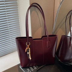 Classic Ladies Crossbody Bag In Premium Leather With Multiple Pockets And Secure Zipper Ideal For Travel And Shopping