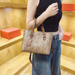 New trendy tote bag - versatile style handbag for carrying on the go or worn on the shoulder - versatile design