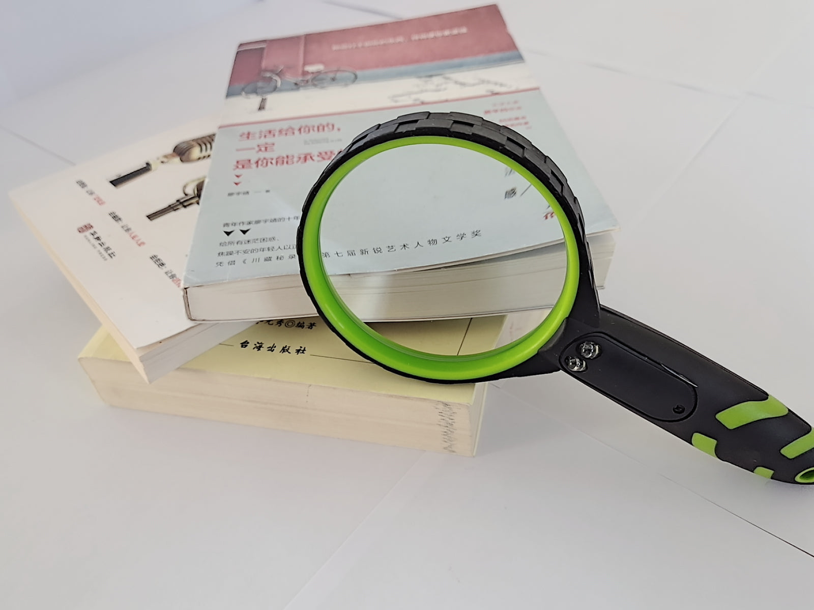 LED magnifying glass with light – 3x 5x 10x magnification options detail